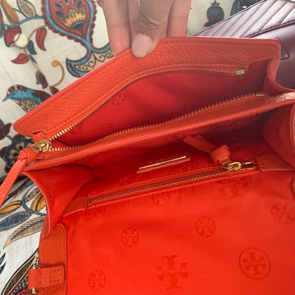 Last one ๐ New Tory Burch Crossbody ๐ - Picture 4 of 6